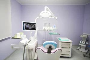 Studio Dentistico Dr. Luigi Angelini image