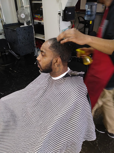 Barber Shop «Fade Away Barber & Beauty», reviews and photos, 8104 S Tacoma Way, Tacoma, WA 98499, USA