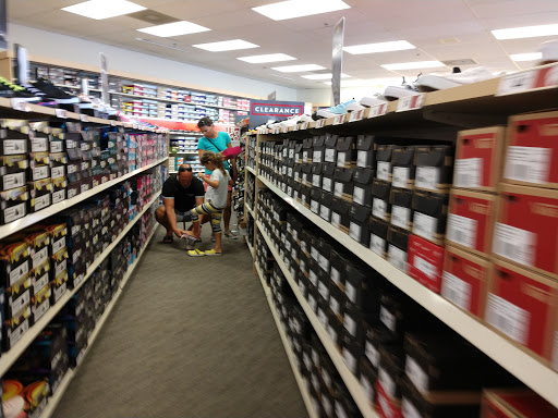 Shoe Store «Famous Footwear», reviews and photos, 10500 Ulmerton Rd, Largo, FL 33771, USA