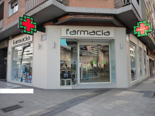 Información y opiniones sobre Farmacia Calvo Esponera de Zaragoza