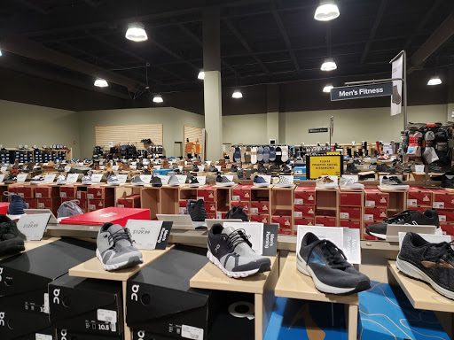 Shoe Store «DSW Designer Shoe Warehouse», reviews and photos, 202 Orland Park Pl, Orland Park, IL 60462, USA