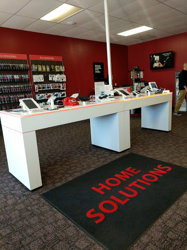 Cell Phone Store «Verizon Wireless / Wireless World», reviews and photos, 839 E Cherry St, Vermillion, SD 57069, USA