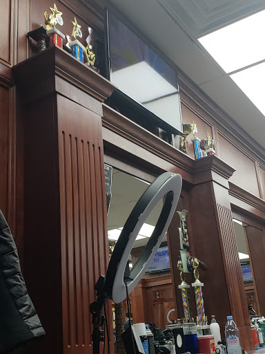 Barber Shop «Famous Fadez Schaumburg», reviews and photos, 853 E Algonquin Rd, Schaumburg, IL 60173, USA