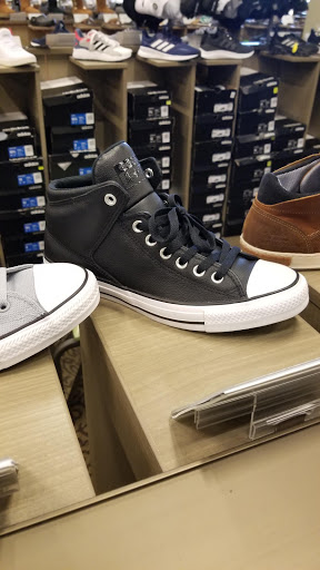 Shoe Store «DSW Designer Shoe Warehouse», reviews and photos, 17100 Southcenter Pkwy, Tukwila, WA 98188, USA