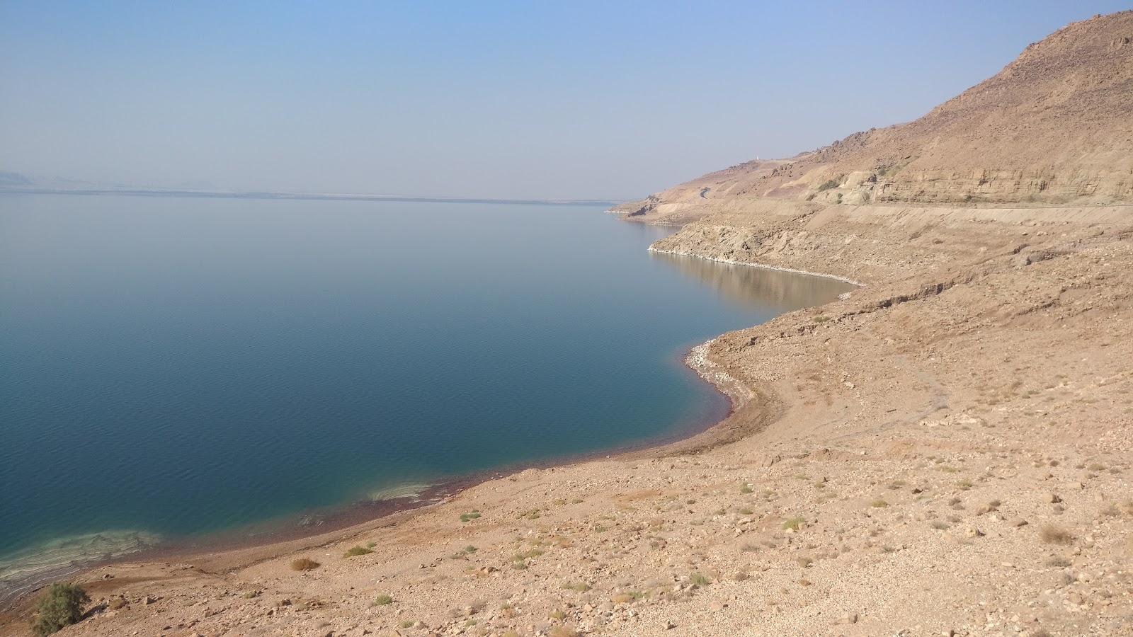 Fotografija Free Beach On Dead Sea z turkizna čista voda površino