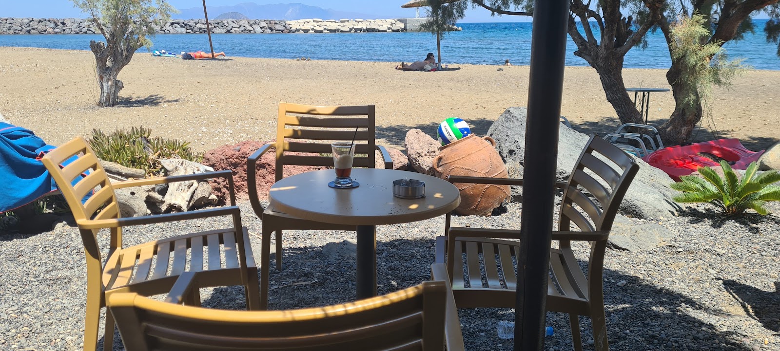 Akra Akrotiri II'in fotoğrafı geniş bir kıyı şeridi ile birlikte