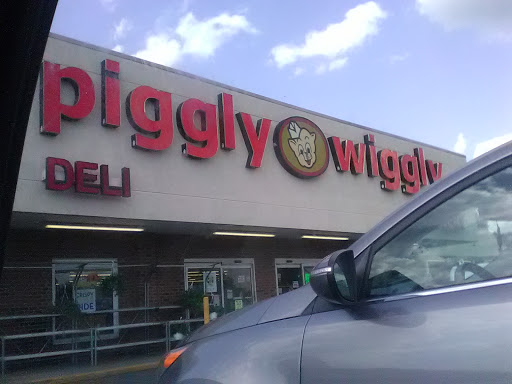 Grocery Store «Piggly Wiggly», reviews and photos, 18 Perry Morris Square, Milton, WV 25541, USA