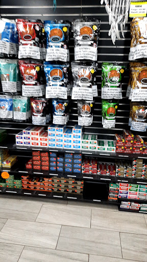 Tobacco Shop «Tundra Smoke Shop», reviews and photos, 2719 S Oneida St, Green Bay, WI 54304, USA