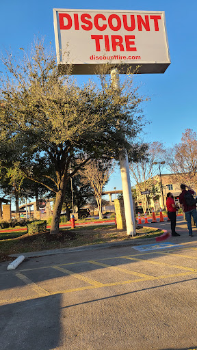 Tire Shop «Discount Tire Store - Round Rock, TX», reviews and photos, 3115 S Interstate 35, Round Rock, TX 78664, USA