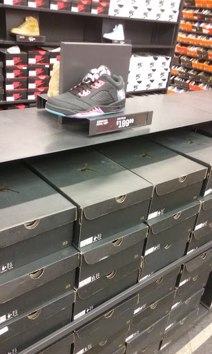 Sporting Goods Store «Nike Factory Store», reviews and photos, 8510 S Cottage Grove Ave, Chicago, IL 60619, USA