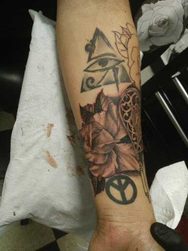 Tattoo Shop «Cali Soul Tattoo», reviews and photos, 4751 N Blackstone Ave, Fresno, CA 93726, USA