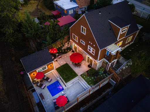 Vacation Home Rental Agency «Windermere Vacation Rentals Lake Chelan», reviews and photos, 115 E Woodin Ave, Chelan, WA 98816, USA