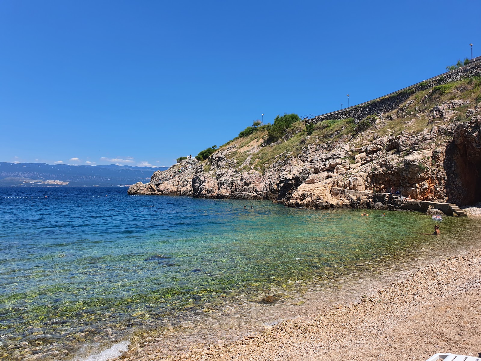 Foto di Vrbnik beach con molto pulita livello di pulizia