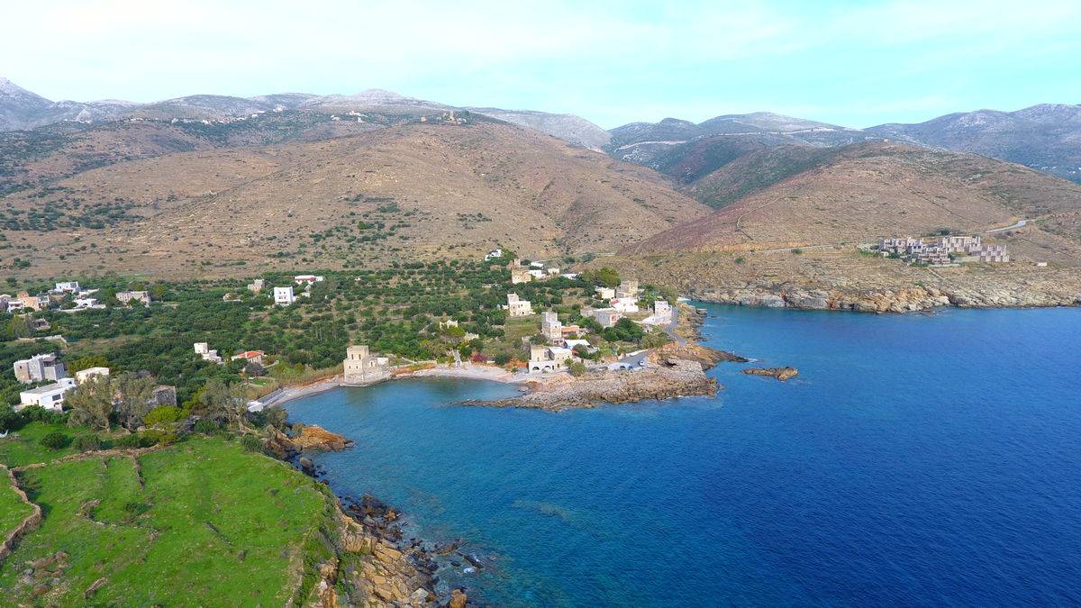 Kyparissos beach'in fotoğrafı ve yerleşim
