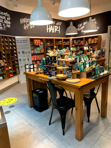 Cosmetics Store «Lush», reviews and photos, 4200 Conroy Rd, Orlando, FL 32839, USA