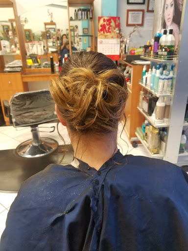 Beauty Salon «Hollywood Hair Salon», reviews and photos, 1100 N Blue Mound Rd, Saginaw, TX 76131, USA