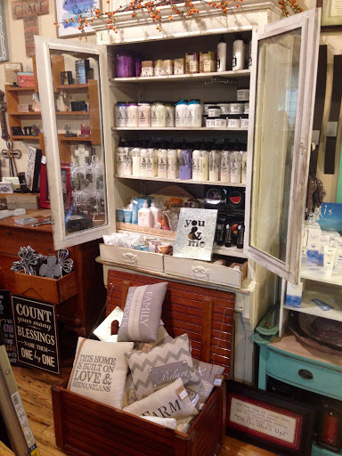 Pharmacy «Montross Pharmacy/Gift Shop/Fountain», reviews and photos, 120 N 1st Ave, Winterset, IA 50273, USA