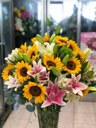 Dried Flower Shop «Creative Flower And Gift Shop», reviews and photos, 84-48 Eliot Ave, Middle Village, NY 11379, USA