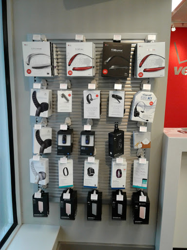 Cell Phone Store «Verizon», reviews and photos, 2201 Ponce De Leon Blvd, Coral Gables, FL 33134, USA
