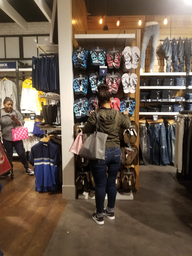 Clothing Store «Aéropostale», reviews and photos, 200 Baychester Ave, Bronx, NY 10475, USA