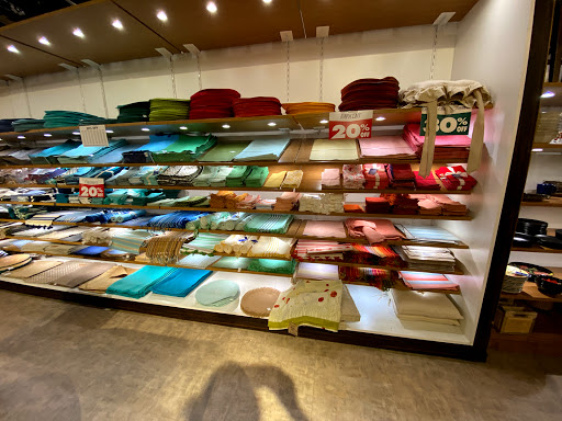 Home Goods Store «Pier 1 Imports», reviews and photos, 18047 Highwoods Preserve Pkwy, Tampa, FL 33647, USA