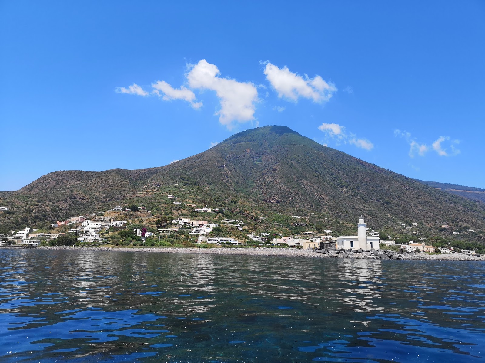 Photo de Spiaggia Punta Brigantino - endroit populaire parmi les connaisseurs de la détente