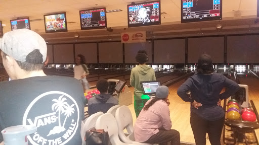 Bowling Alley «Showplace Entertainment Center», reviews and photos, 141 E Service Rd, Staten Island, NY 10314, USA