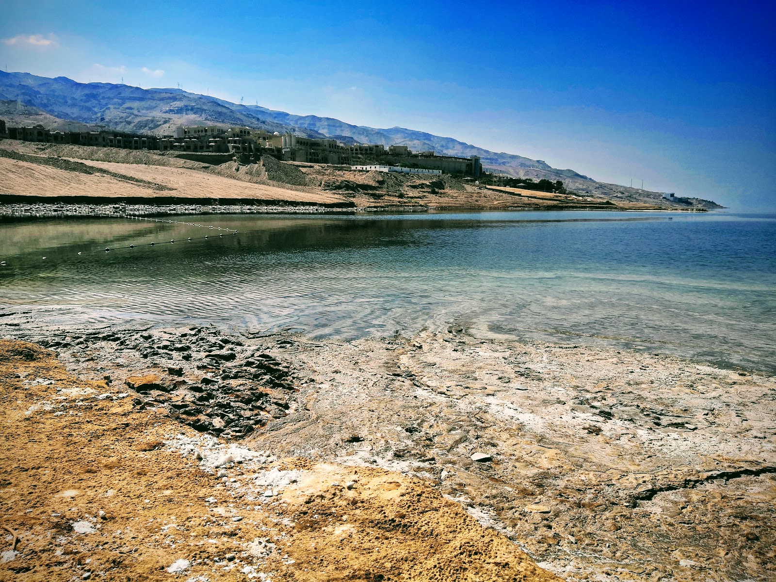 Foto von Dead Sea Beach mit sehr sauber Sauberkeitsgrad