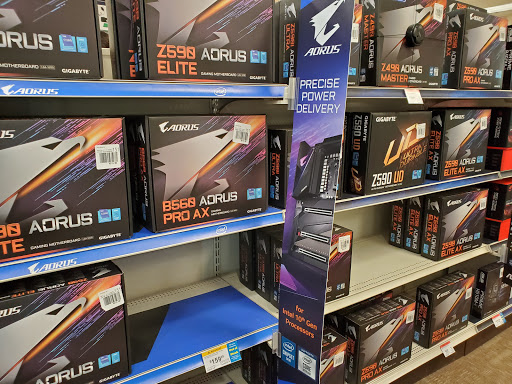 Computer Store «Micro Center», reviews and photos, 2645 N Elston Ave, Chicago, IL 60647, USA