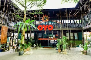 OYO 1093 Forest Paradise Inn image