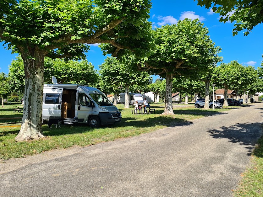 Aire de stationnement camping car à Houeillès (Lot-et-Garonne 47)