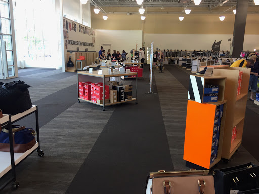 Shoe Store «DSW Designer Shoe Warehouse», reviews and photos, 520 E Waterfront Dr, Homestead, PA 15120, USA