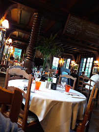 Atmosphère du Restaurant français Restaurant Le Pot d'Étain à Manerbe - n°16