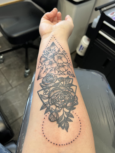 Tattoo Shop «Spirit Gallery Tattoo», reviews and photos, 207 Bank St, New London, CT 06320, USA