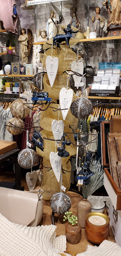 Jewelry Store «Knock Knock Boutique», reviews and photos, 110 W Chocolate Ave, Hershey, PA 17033, USA