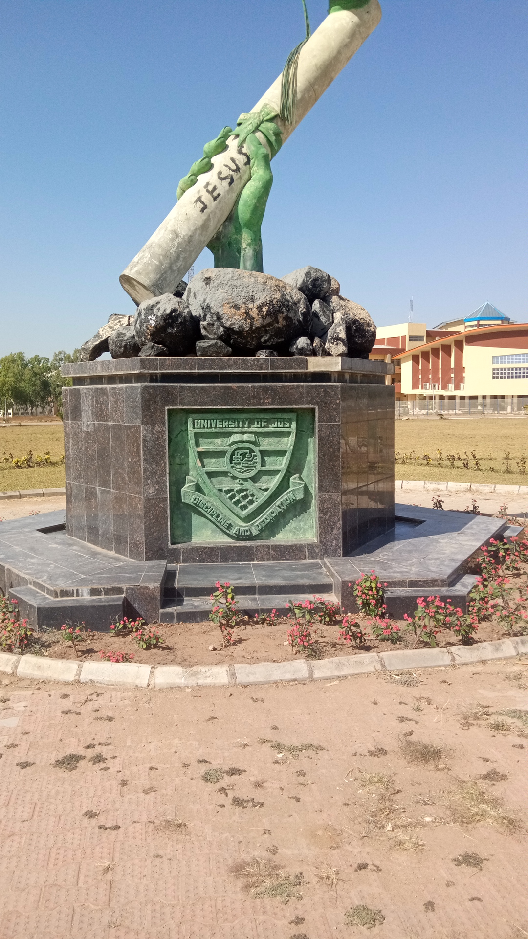 Unijos Pedestrian Roundabout