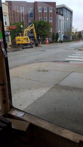 Liquor Store «Avondale Liquor Store», reviews and photos, 3018 N Milwaukee Ave, Chicago, IL 60618, USA