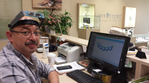 Jewelry Store «Lustig Jewelers», reviews and photos, 281 W Townline Rd, Vernon Hills, IL 60061, USA