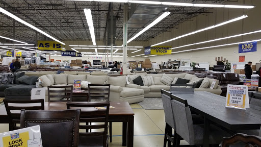 Outlet Store «Rooms To Go Outlet Furniture Store - Grand Prairie», reviews and photos, 2725 TX-360 #100, Grand Prairie, TX 75052, USA