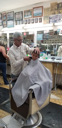 Barber Shop «B & D Barber Shop», reviews and photos, 1018 W Dr Martin Luther King Jr Blvd, Seffner, FL 33584, USA