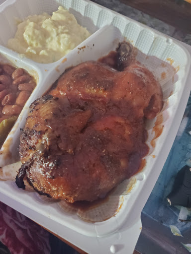 Barbecue Restaurant «Warthog Barbeque Pit», reviews and photos, 4921 20th St E, Fife, WA 98424, USA