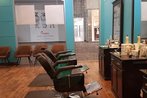 SuperBrow | Eyebrow Threading & Tinting | Beauty Salon in Youngstown image