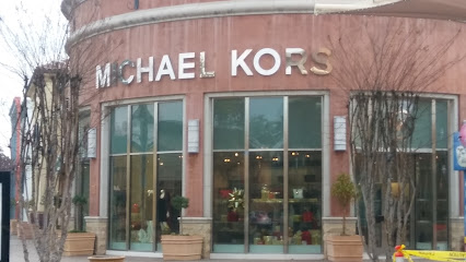 Michael Kors - 639 E Shaw Ave Suite 169, Fresno, California, US - Zaubee