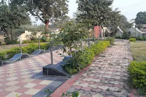 Triangal AMC Garden image