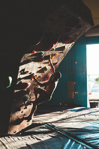 Rock Climbing Gym «Hangar 18 Indoor Climbing Gym - East Riverside», reviews and photos, 2111 Iowa Ave, Riverside, CA 92507, USA