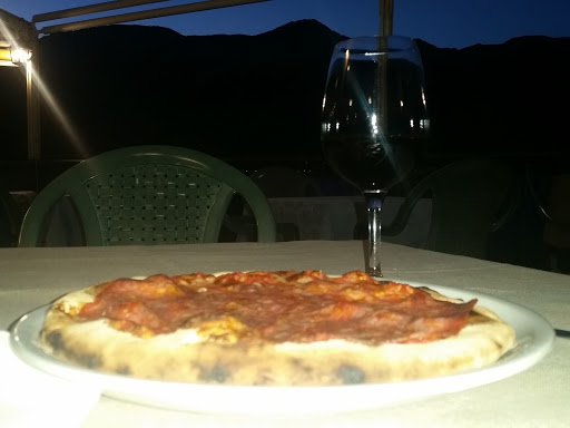 Hotel Ristorante Pizzeria Helvetia in Lezzeno, Provincia di Como
