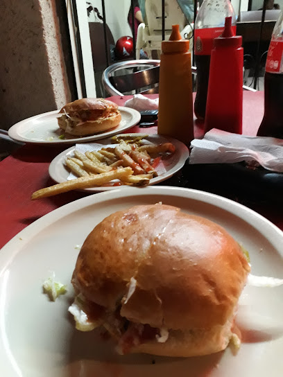 EL CAVERNíCOLA, HAMBURGUESAS AL CARBóN