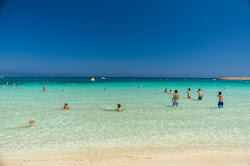 Fotografie cu Plaja Makronissos cu nivelul de curățenie înalt