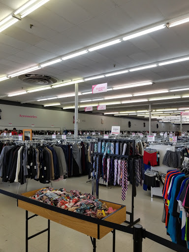 Discount Store «Discount Fashion Warehouse Kettering», reviews and photos, 2836 Wilmington Pike, Kettering, OH 45419, USA