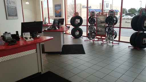 Tire Shop «Discount Tire Store - Roundlake Beach, IL», reviews and photos, 2125 N Illinois 83, Round Lake Beach, IL 60073, USA